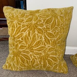 Elegant Mustard Leaf Pattern Pillow set